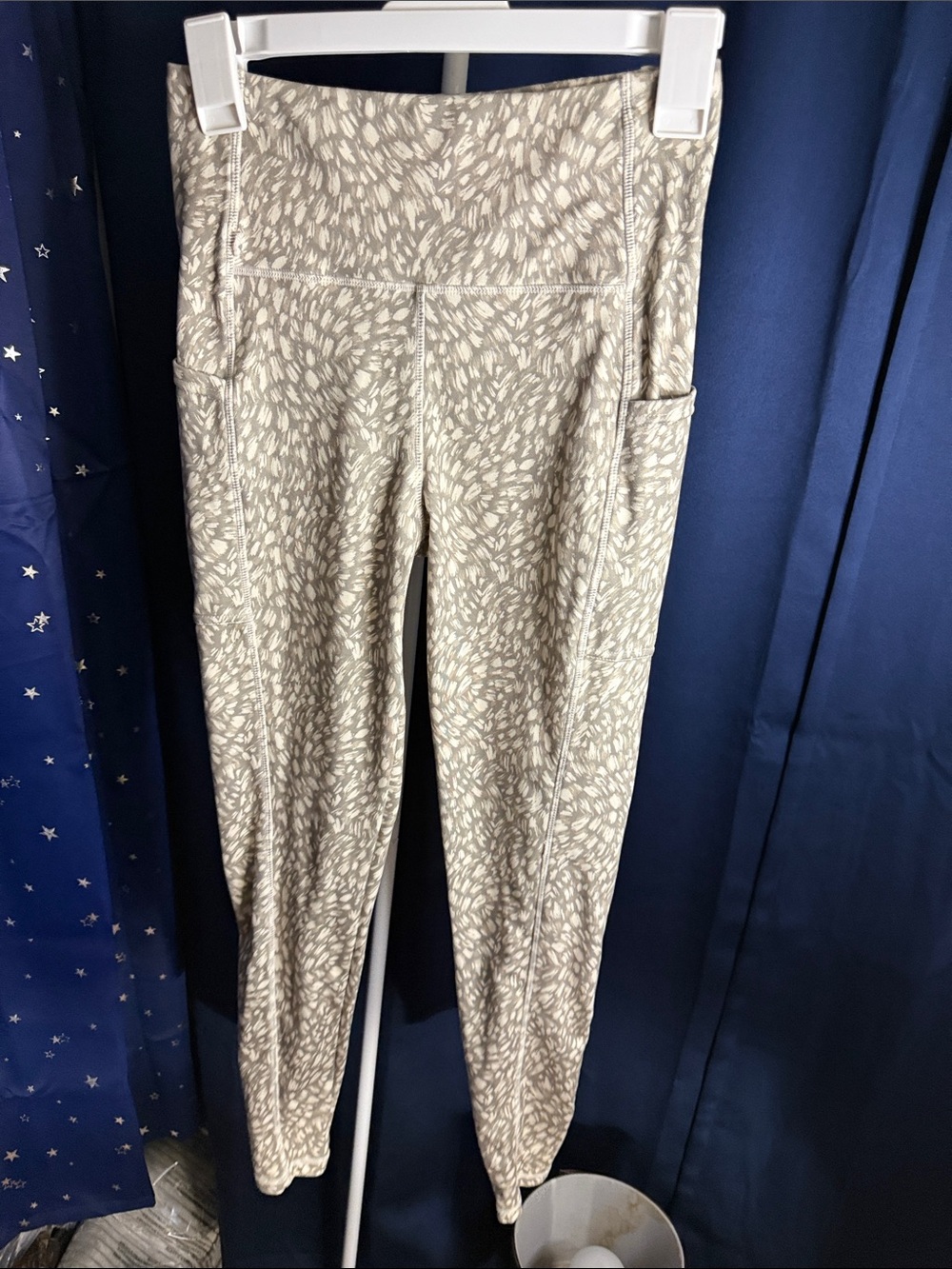 Hurley Beige Leaf-Print High-Waist Leggings with Side Pockets